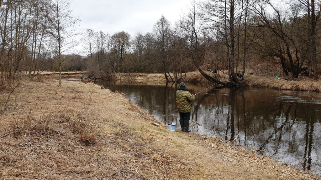 рыбалка с болонкой на реке ранней весной  00003.JPG